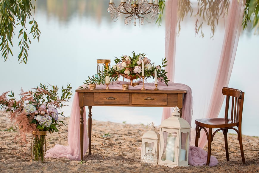 Beautiful wedding rustic decor. Lake Wedding Ideas Vintage style